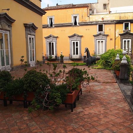 La Dimora Della Regina Bed and Breakfast Napoli Eksteriør billede