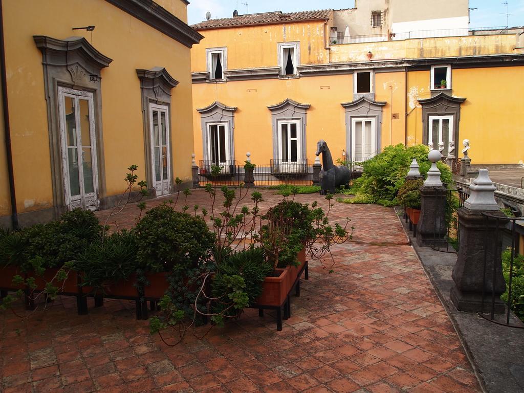 La Dimora Della Regina Bed and Breakfast Napoli Eksteriør billede